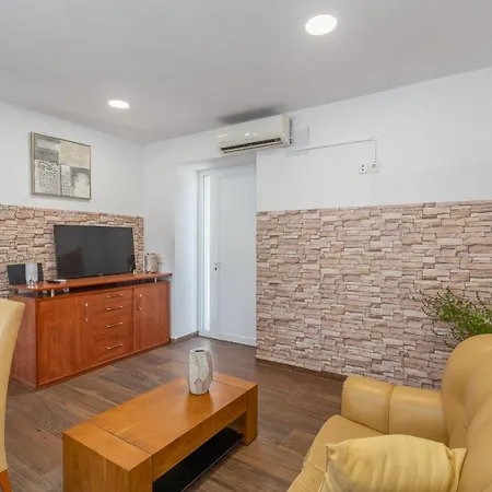 Casa Dognas With Private Pool & Garden - Castelo De Paiva, By Hopstays Castelo de Paiva