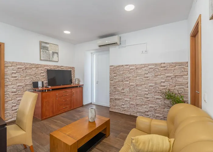 Casa Dognas With Private Pool & Garden - Castelo De Paiva, By Hopstays Castelo de Paiva